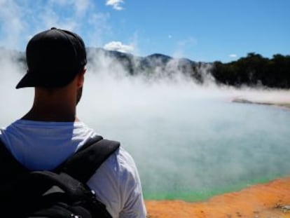 Lagos de azufre, grafito y otros minerales en la zona volcánica de Rotorua