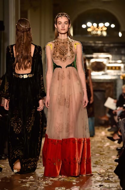 Valentino  : Runway &#8211; Paris Fashion Week &#8211; Haute Couture Spring Summer 2016