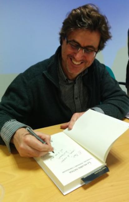 Albert Chillón durant la presentació del llibre 'La palabra facticia'.