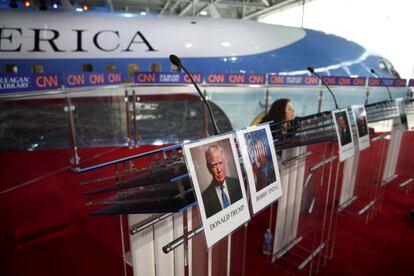 El sitio de Donald Trump, frente al avión de Reagan.