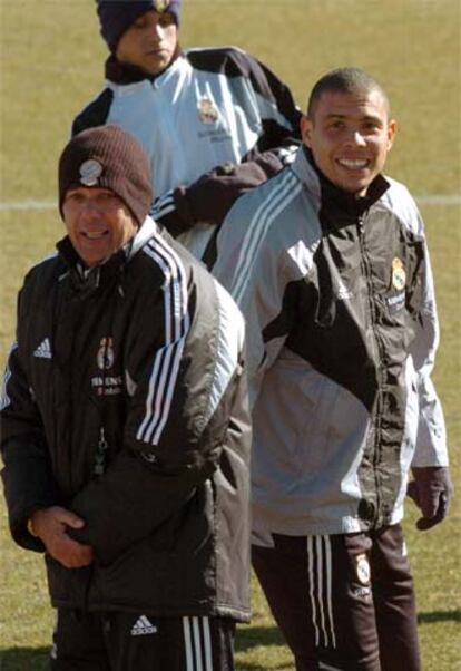 Vanderlei Luxemburgo, Ronaldo y Roberto Carlos, ayer en Las Rozas.