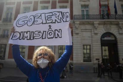 Manifestación promovida por Vox en la Puerta del Sol durante la reunión entre Pedro Sánchez y la presidenta madrileña, Isabel Díaz Ayuso.