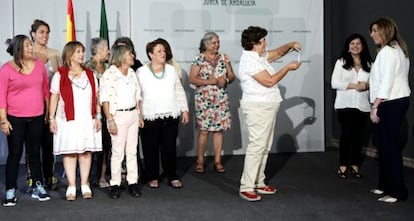 Integrantes del Consejo de Participaci&oacute;n de la Mujer, con Susana D&iacute;az.