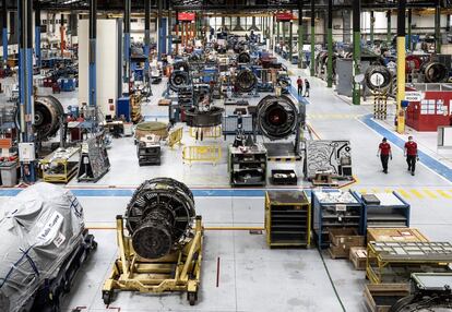 Taller de motores de la Muñoza, propiedad de Iberia, junto al aeropuerto de Madrid Barajas. Aquí se reparan y revisan con una altísima tecnología y una importante cantera profesional los motores de Iberia y de otras compañías aéreas. Es una de las joyas de la empresa.