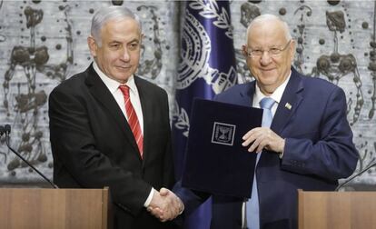 Netanyahu (esquerda) e Rivlin, em setembro em Jerusalém.