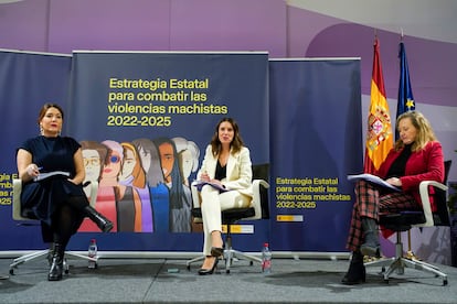 De izquierda a derecha, la secretaria de Estado de Igualdad, Ángela Rodríguez; la ministra de Igualdad, Irene Montero, y la delegada del Gobierno contra la Violencia de Género, Victoria Rosell, en enero.