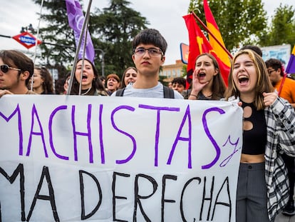 Concentración en contra de la violencia machista tras los cánticos del Ahuja en la Ciudad Universitaria de Madrid.