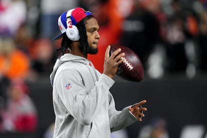 Damar Hamlin of the Buffalo Bills in a game against the Cincinnati Bengals in Ohio on November 5, 2023.