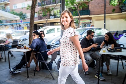 María del Pilar Liñán, camarera argentina fotografiada a principios de mayo en la calle Argumosa de Madrid.