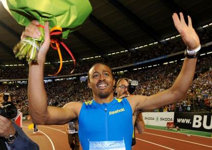 Aries Merrit celebra su victoria en los 110m vallas.