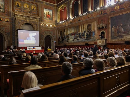 Acte d’homenatge als professors i estudiants represaliats durant la dictadura franquista al Paranimf de la Universitat de Barcelona.