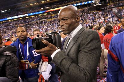 Seal fue uno de los espectadores de la Super Bowl. Allí se mezcló con su cámara con los fotógrafos. Ni rastro de Heidi Klum.