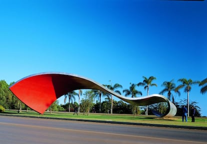 Escultura localizada no Parque Industrial da Companhia Brasileira de Metalurgia e Mineração, em Araxá (MG).