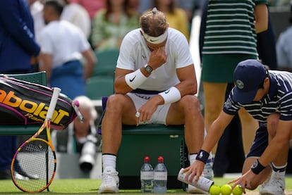 Nadal se duele del abdomen durante la última edición de Wimbledon.