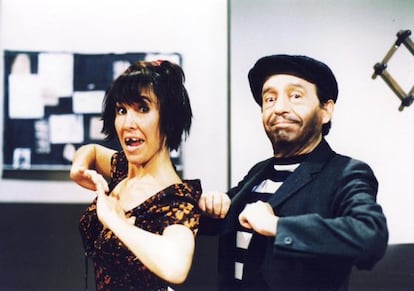 Florinda Meza and Roberto Gómez Bolaños during one of their skits in the 1990s.
