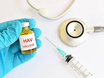 Hasta que lleguen las vacunas, higiene y sexo seguro contra la hepatitis A