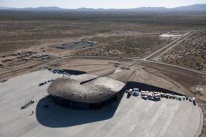 Vista aérea de Spaceport América, el primer puerto de vuelos espaciales en Las Cruces, Nuevo México (EE UU).