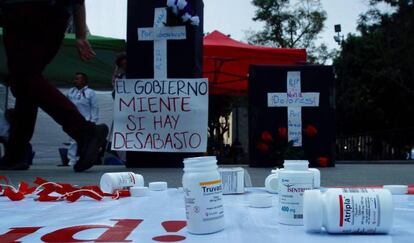 Manifestación por desabasto de antirretrovirales en Ciudad de México.