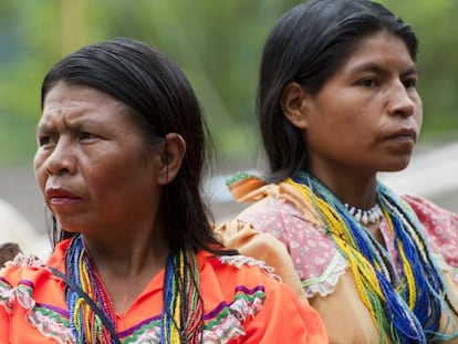 Dos mujeres de la comunidad embera-chamí.