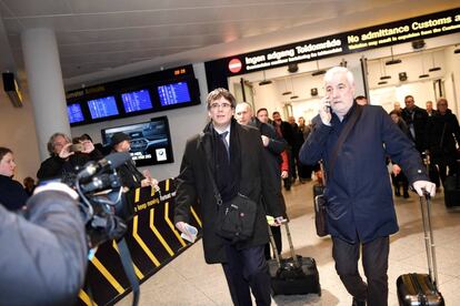 L'expresident Puigdemont arriba a l'aeroport de Copenhagen aquest dilluns.