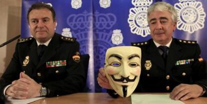 Mandos policiales explican la operación policial contra Anonymous en Madrid a principios de junio.