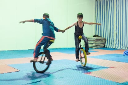 Algunos de los entrenamientos del circo en los campamentos de Zaatari.