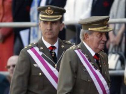 Don Juan Carlos y el Pr&iacute;ncipe Felipe, en la ceremonia de hoy en El Escorial.