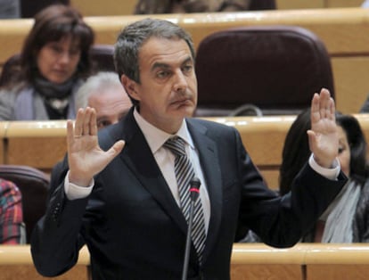 El presidente del Gobierno, José Luis Rodríguez Zapatero, interviene durante la sesión de control al Ejecutivo en el Senado.