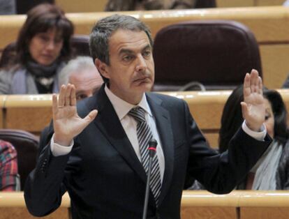 El presidente del Gobierno, José Luis Rodríguez Zapatero, interviene durante la sesión de control al Ejecutivo en el Senado.