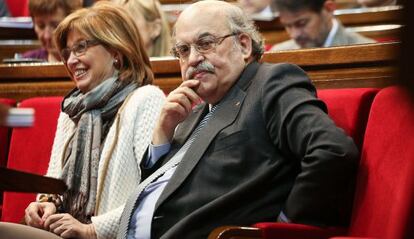 Andreu Mas-Colell e Irene Rigau, ayer en el Parlament.