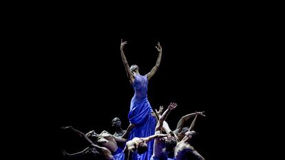 Un momento de la coreografía de 'Satori', del grupo Acosta Danza.