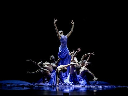 Un momento de la coreografía de 'Satori', del grupo Acosta Danza.