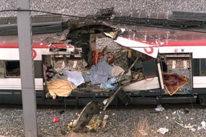 Restos de un vagón que explotó cerca de la estación de Atocha el 11 de marzo de 2004.