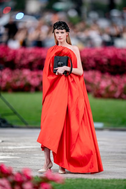 Madrid Es Moda Opens Madrid Fashion Week With A Fashion Show In Puerta De Alcala