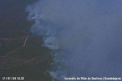 El día 17 de julio, a las 12.33 fue hecha esta impresionante fotografía. El fuego era imparable y los medios a disposición para acabar con las llamas resultaron insuficientes. El trágico balance sitúa este siniestro como el incendio más terrible de los últimos 15 años.