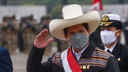 El presidente Pedro Castillo asiste al desfile militar por el día de las fiestas patrias, este viernes en Lima.