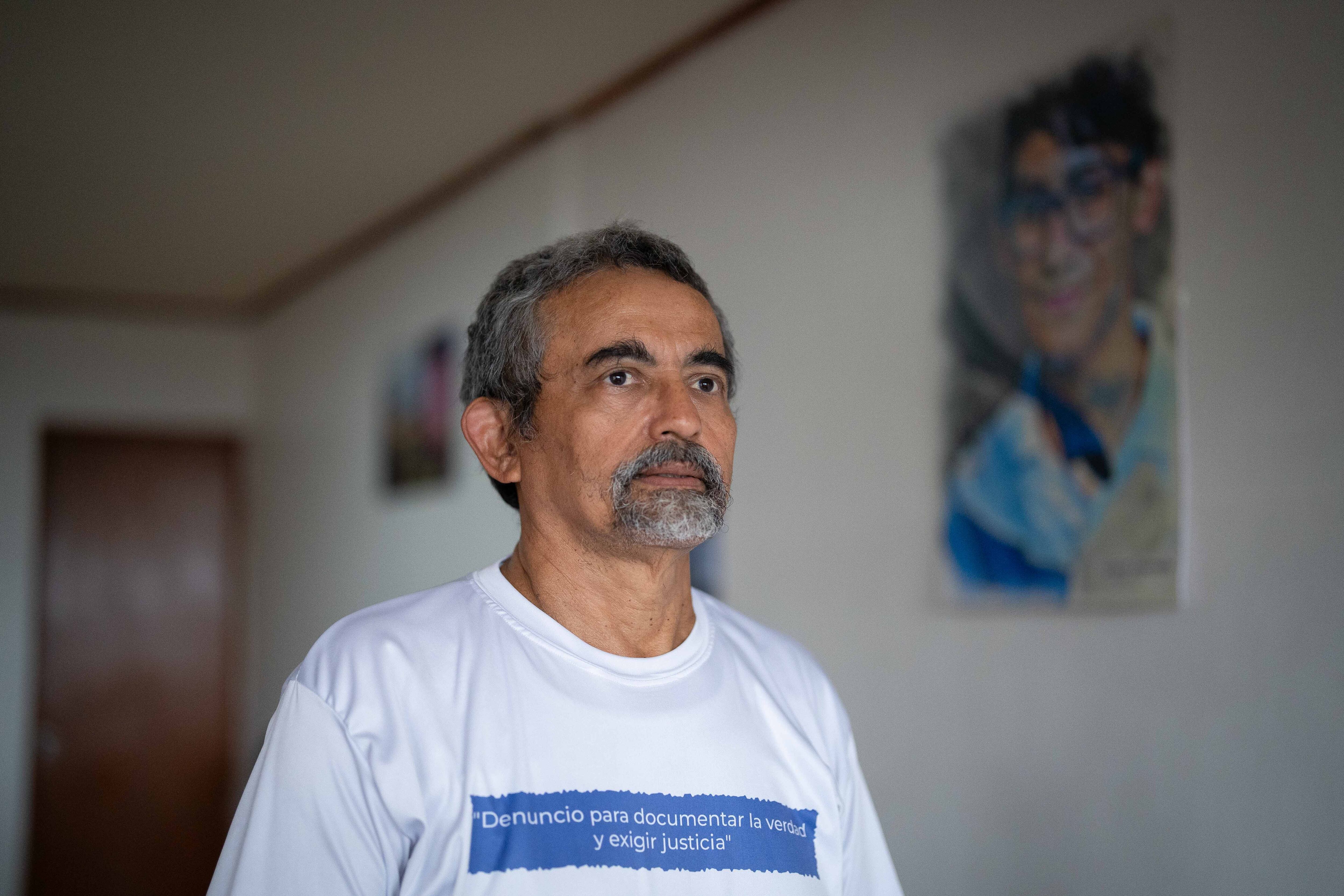 Gonzalo Carrión, defensor de derechos humanos exiliado nicaragüense, en su oficina en San José, Costa Rica.