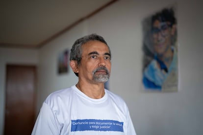 Gonzalo Carrión, defensor de derechos humanos exiliado nicaragüense, en su oficina en San José, Costa Rica.