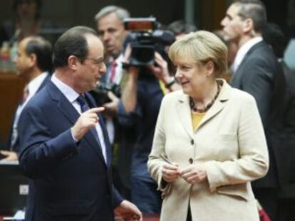 Merkel charla con Hollande, en la &uacute;ltima cumbre de la UE, el pasado 24 de octubre.