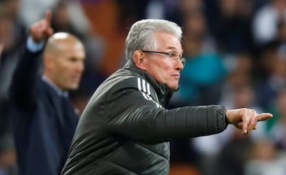 Heynckes dirige al Bayern. Detrás, Zidane.