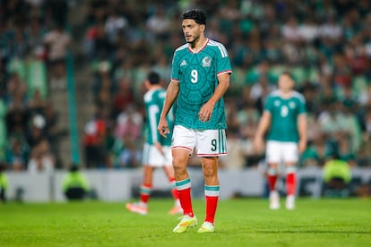 Raúl Jiménez, delantero del Fulham, en un partido amistoso de México contra Uruguay.