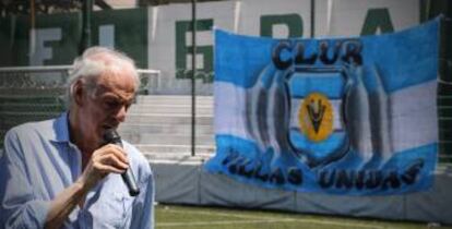 César Luis Menotti presenta Villas Unidas en Buenos Aires.