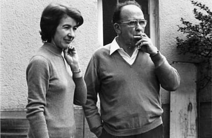 Carmen Menéndez y Santiago Carrillo, en París en 1976.