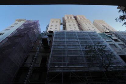 La fachada posterior del edificio España, en la calle de Maestro Guerrero.