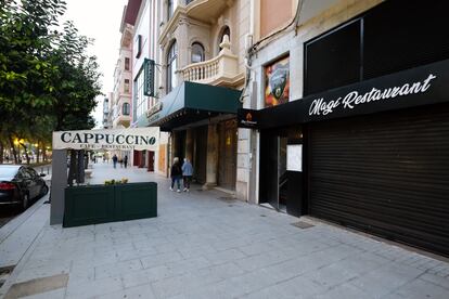 Restaurantes cerrados, en la rambla Nova de Tarragona. 