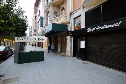 Restaurantes cerrados, en la rambla Nova de Tarragona.