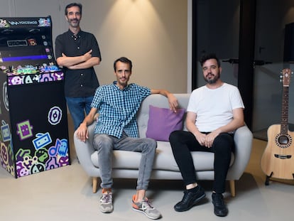De izquierda a derecha, Juan, Fer y Jaime Bosch, fundadores de Voicemod.