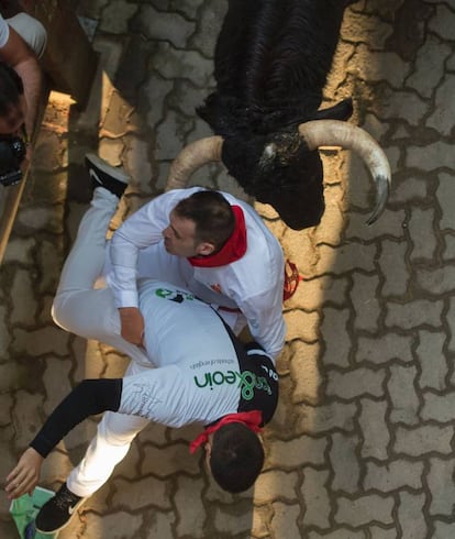 Toros de Pedraza de Yeltes han protagonizado el cuarto encierro de San Fermín 2016.