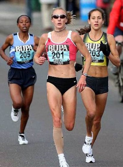 Paula Radcliffe, en el centro, en la medio maratón de Newcastle