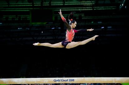 Farah Ann Abdul Hadi, de Malasia, compite en la final individual de gimnasia artística durante los Juegos de la Commonwealth en Gold Coast (Australia), el 6 de abril de 2018.